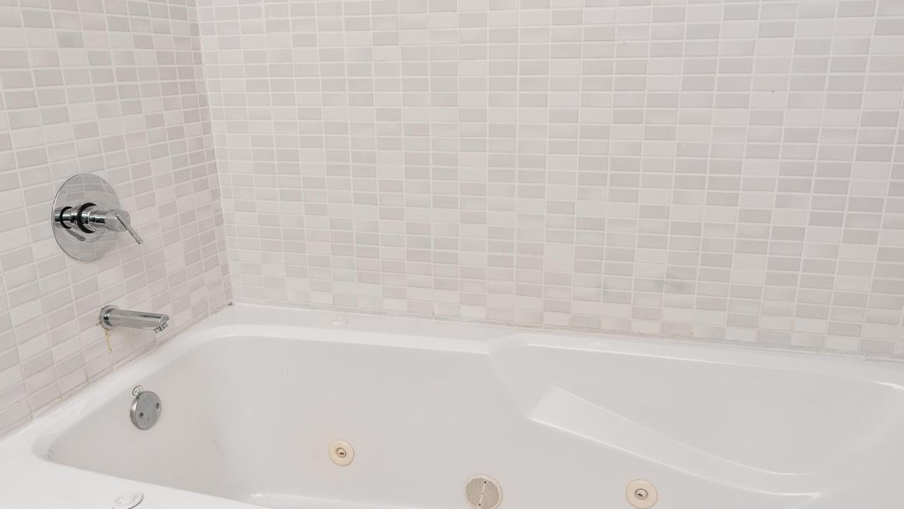 마이애미 Modern Private Studio - King Bed, Jacuzzi, Balcony And Pool 아파트 호텔 외부 사진